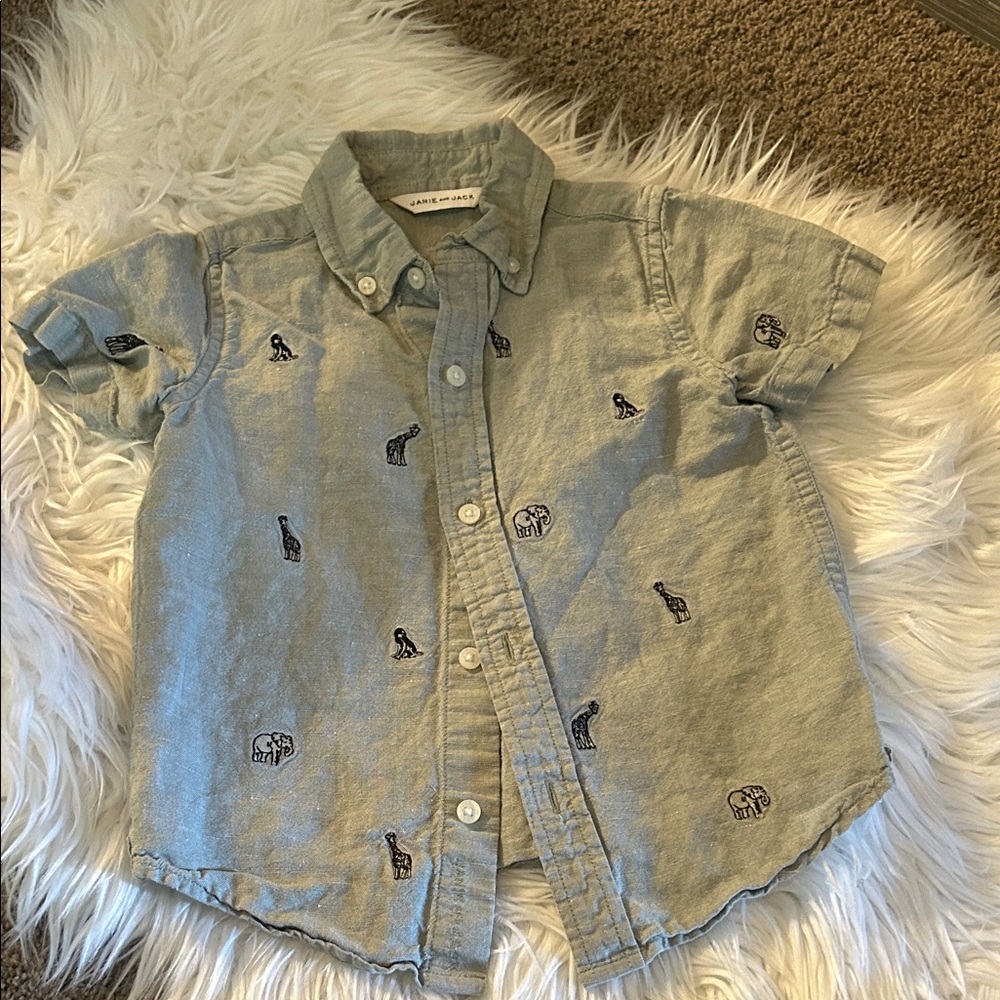 Light Sage Short-Sleeve Button-Down Shirt with Animal Embroidery
